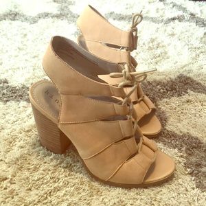 Hinge Drea Peep Toe Heels/ sandals